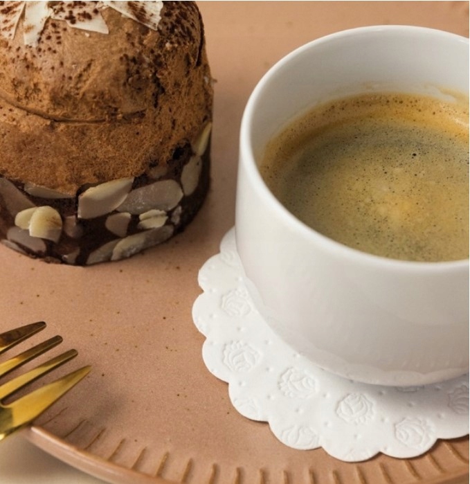 OZDOBNE SERWETKI PAPIEROWE Białe w róże pod filiżankę, ciasto 9cm 25 szt