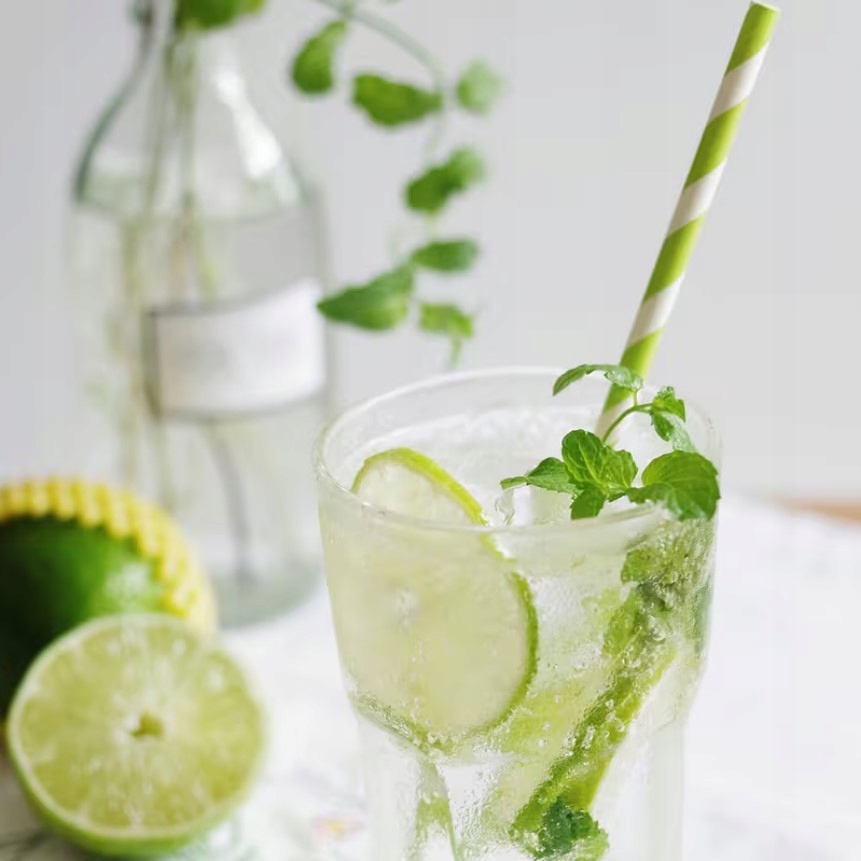 SŁOMKI RURKI PAPIEROWE 19,5x0,6cm białe w paski 25szt